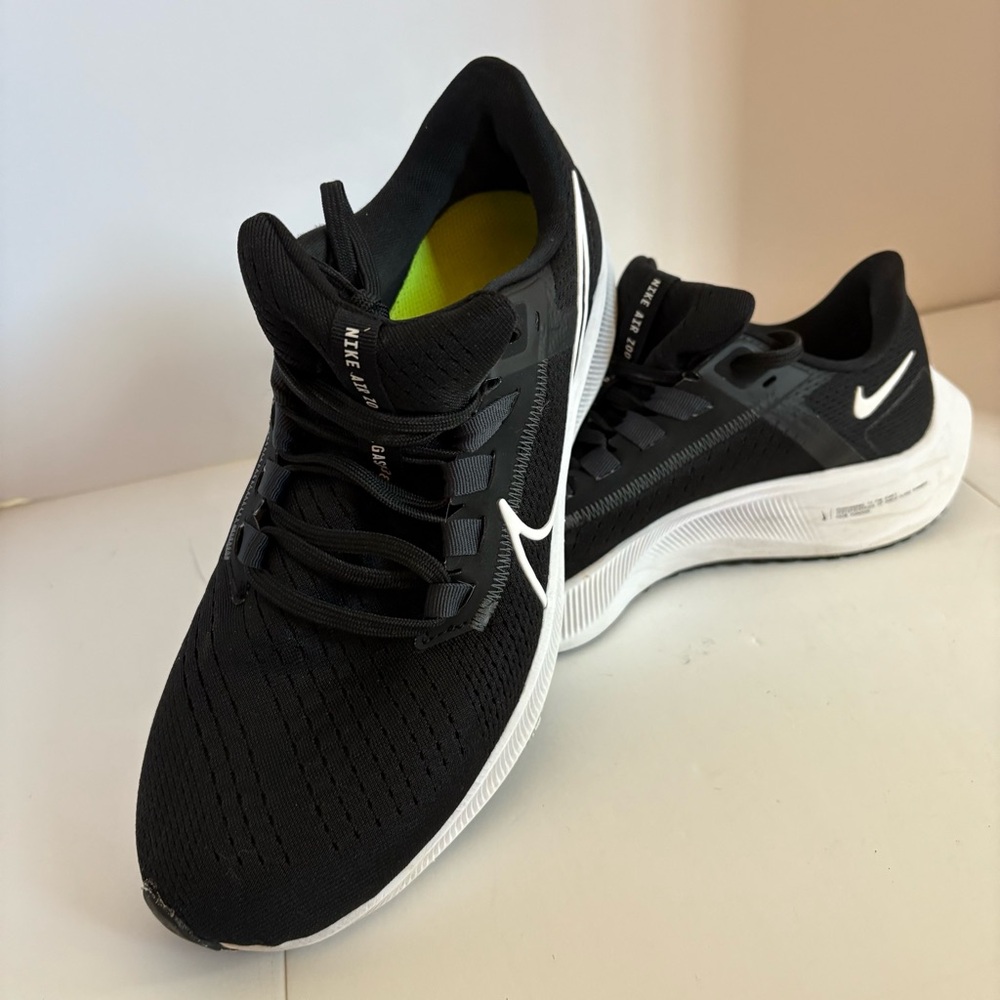 Nike Black and White Womens Athletic Sneakers - Picture 2 of 9